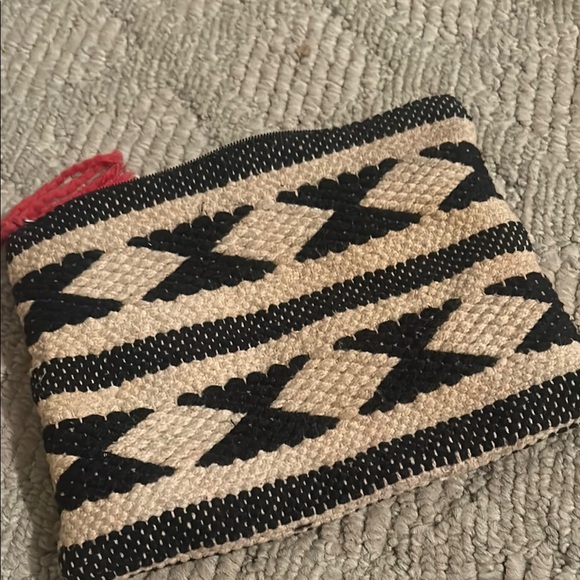 Black and Tan Woven Clutch - Picture 4 of 5